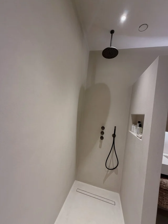 Van casco naar karakter ✨
Een complete badkamerrenovatie: sloop, installaties én afwerking in microcement.
Strak, onderhoudsvriendelijk en perfect voor een moderne, luxe badkamer.

Ook toe aan een nieuwe badkamer? 💬 Neem gerust contact op

#microcement
#badkamerrenovatie
#badkamerdesign
#naadlozeafwerking
#luxeafwerking