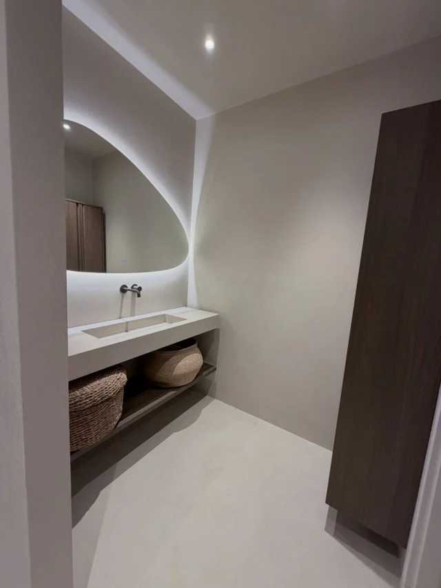 Van casco naar karakter ✨
Een complete badkamerrenovatie: sloop, installaties én afwerking in microcement.
Strak, onderhoudsvriendelijk en perfect voor een moderne, luxe badkamer.

Ook toe aan een nieuwe badkamer? 💬 Neem gerust contact op

#microcement
#badkamerrenovatie
#badkamerdesign
#naadlozeafwerking
#luxeafwerking