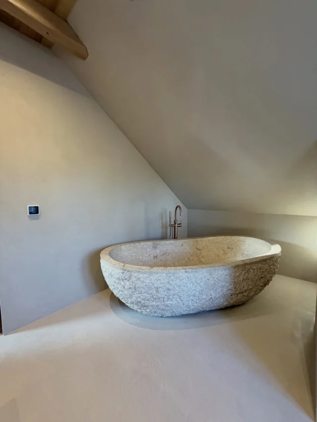 Van casco naar karakter ✨
Een complete badkamerrenovatie: sloop, installaties én afwerking in microcement.
Strak, onderhoudsvriendelijk en perfect voor een moderne, luxe badkamer.

Ook toe aan een nieuwe badkamer? 💬 Neem gerust contact op

#microcement
#badkamerrenovatie
#badkamerdesign
#naadlozeafwerking
#luxeafwerking