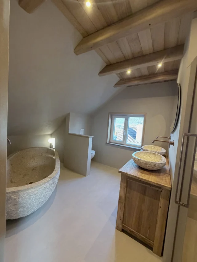 Van casco naar karakter ✨
Een complete badkamerrenovatie: sloop, installaties én afwerking in microcement.
Strak, onderhoudsvriendelijk en perfect voor een moderne, luxe badkamer.

Ook toe aan een nieuwe badkamer? 💬 Neem gerust contact op

#microcement
#badkamerrenovatie
#badkamerdesign
#naadlozeafwerking
#luxeafwerking