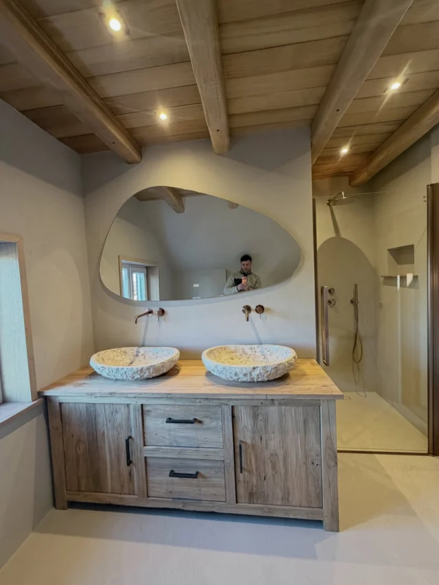 Van casco naar karakter ✨
Een complete badkamerrenovatie: sloop, installaties én afwerking in microcement.
Strak, onderhoudsvriendelijk en perfect voor een moderne, luxe badkamer.

Ook toe aan een nieuwe badkamer? 💬 Neem gerust contact op

#microcement
#badkamerrenovatie
#badkamerdesign
#naadlozeafwerking
#luxeafwerking